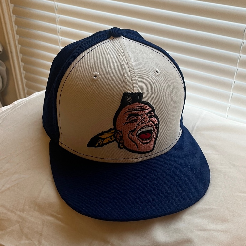 “Screaming Indian” Braves Hat- LIKE NEW. (7 1/4”)